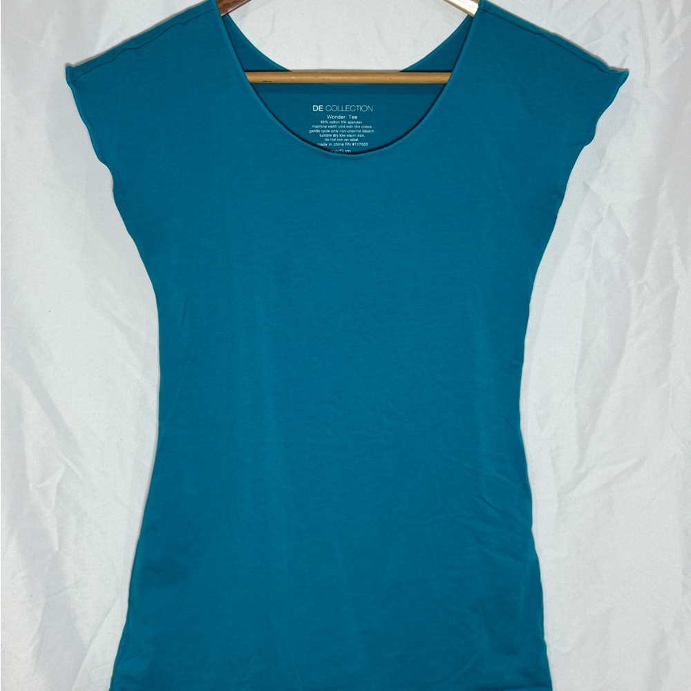 DE Collection Wonder Tee | Women’s Medium | Aqua Tank